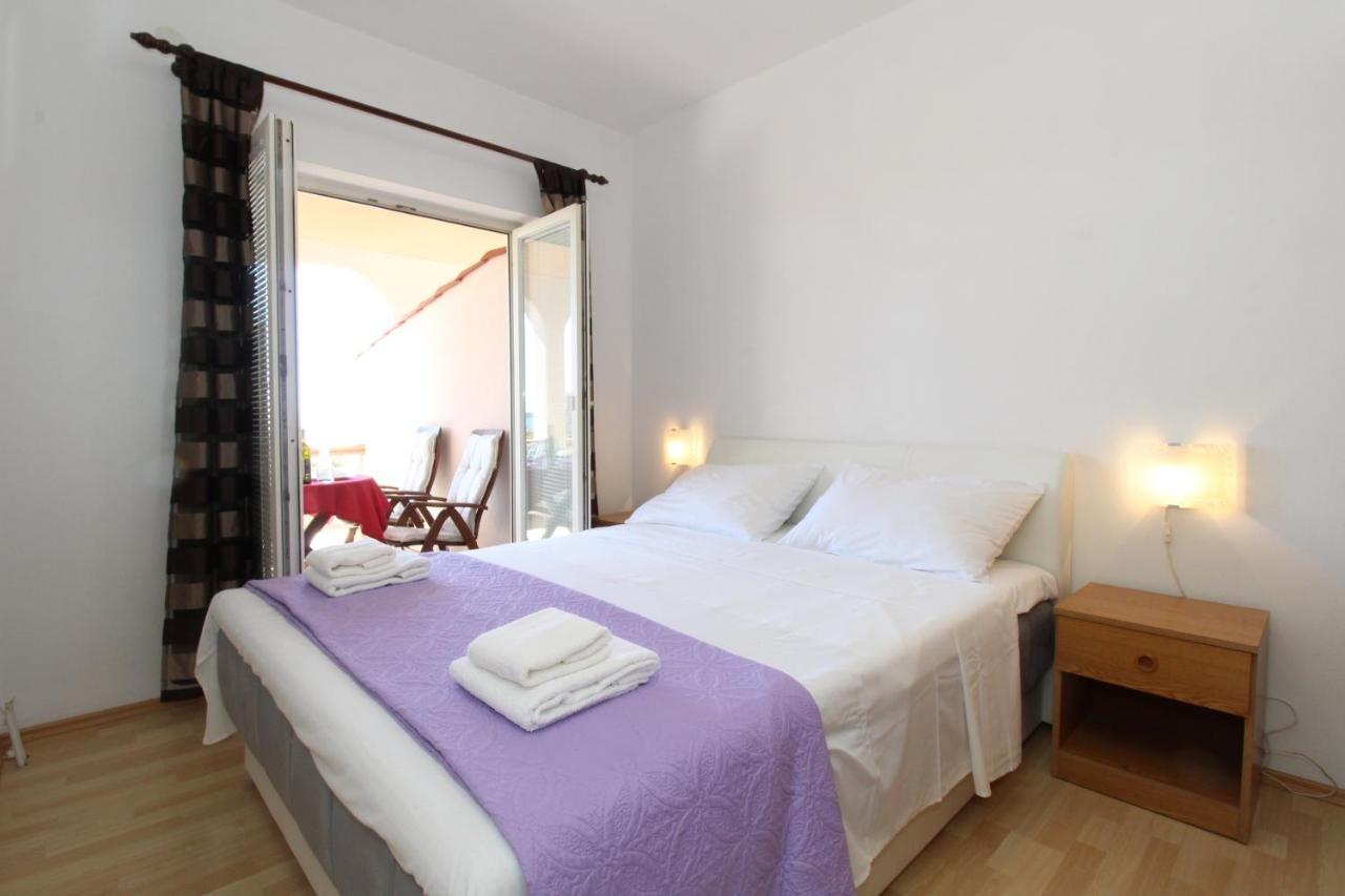 Apartments And Rooms With Parking Space Mandre, Pag - 6309 Kolan Exterior photo